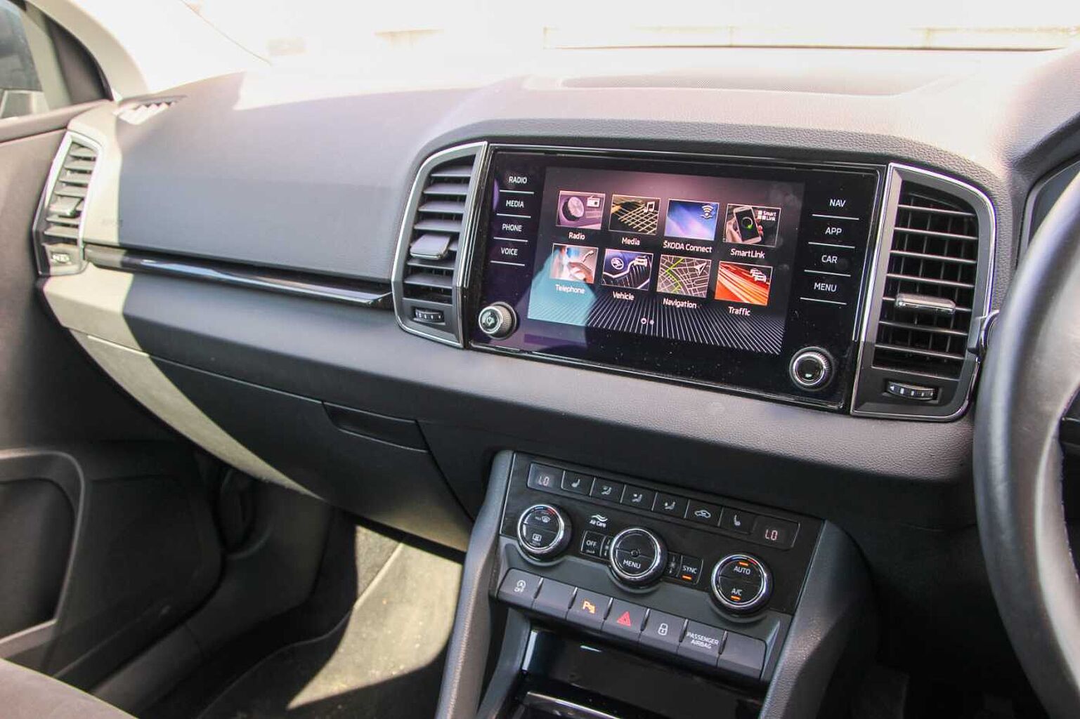 SKODA Karoq SUV 1.5 TSI (150ps) SE L