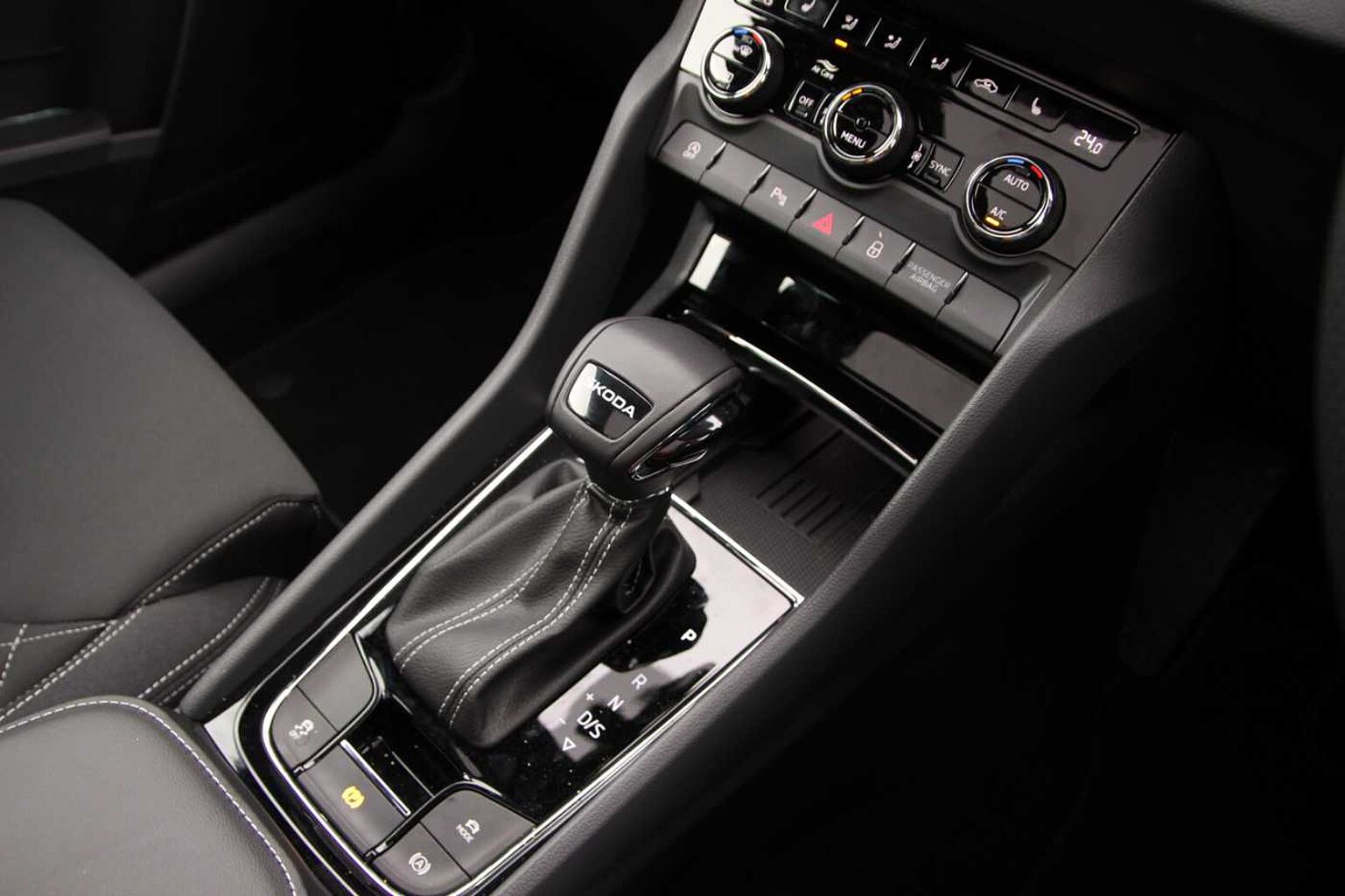 SKODA Karoq SUV 1.5 TSI (150ps) SportLine ACT DSG