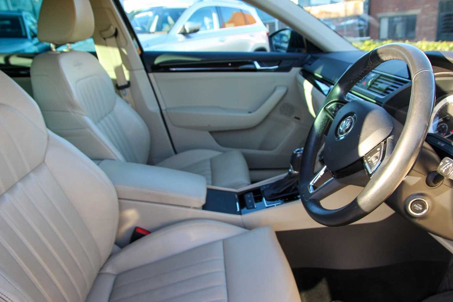 SKODA Superb 2.0 TDI (150ps) Laurin & Klement DSG