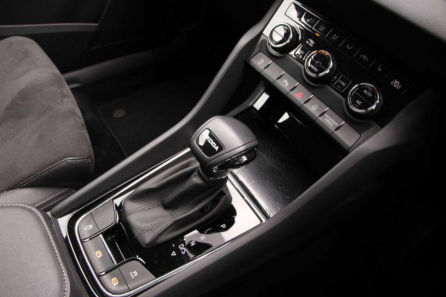 SKODA Karoq SUV 1.5 TSI (150ps) SE L ACT DSG